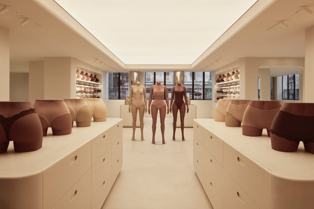 Kim-Kardashian-partied-in-London-for-SKIMS-flagship-opening-1