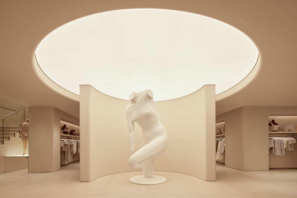 Kim-Kardashian-partied-in-London-for-SKIMS-flagship-opening-2