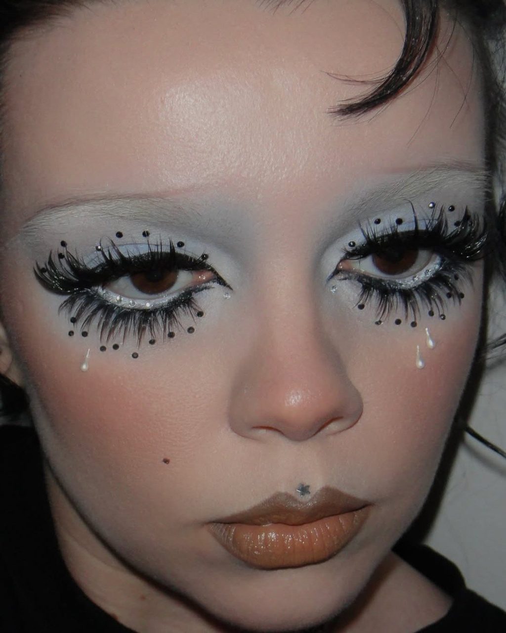 Meet Mia Dermanovich, the MUA whose beauty is putting clean girls into a coma
