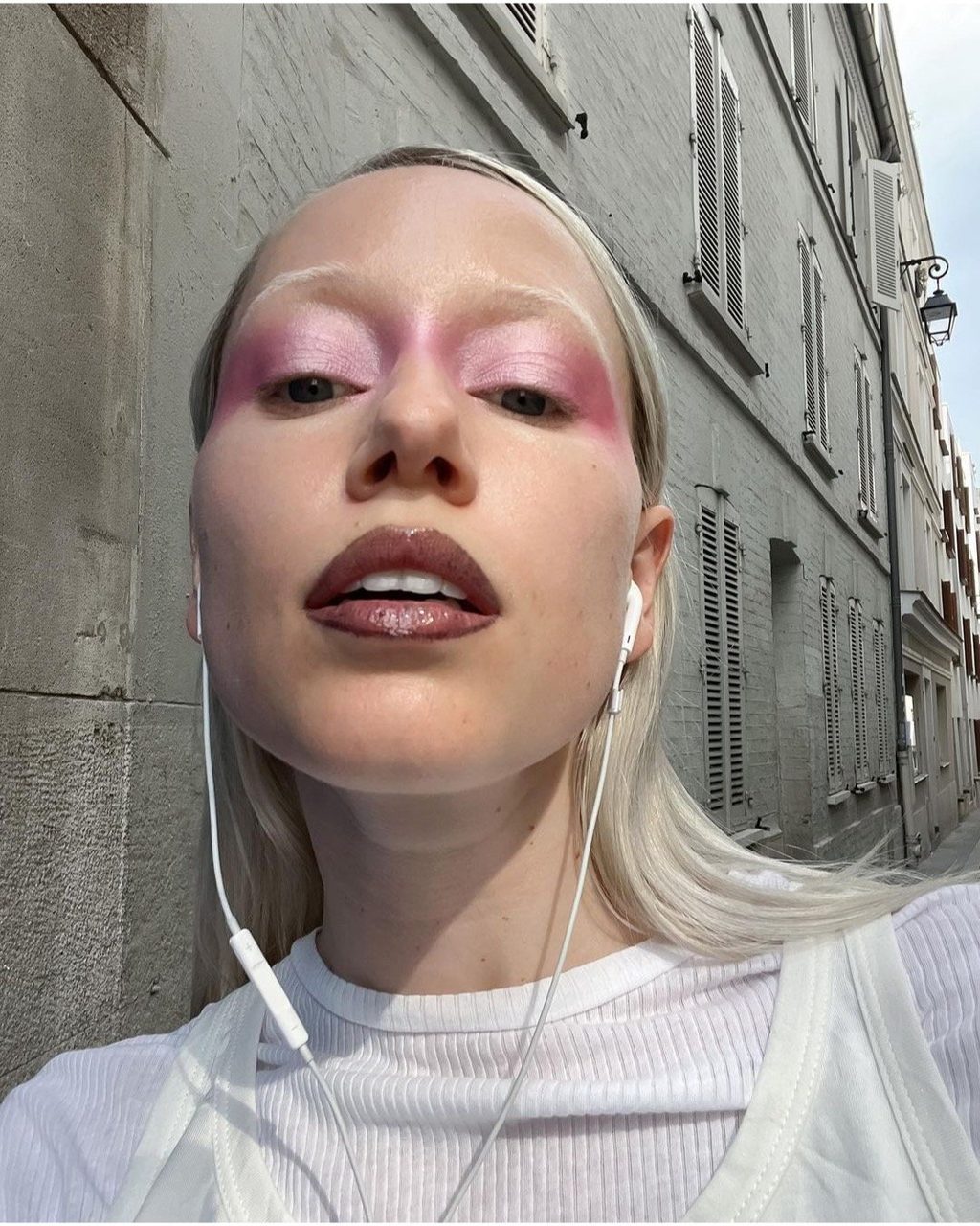 Why is modern makeup so lazy?